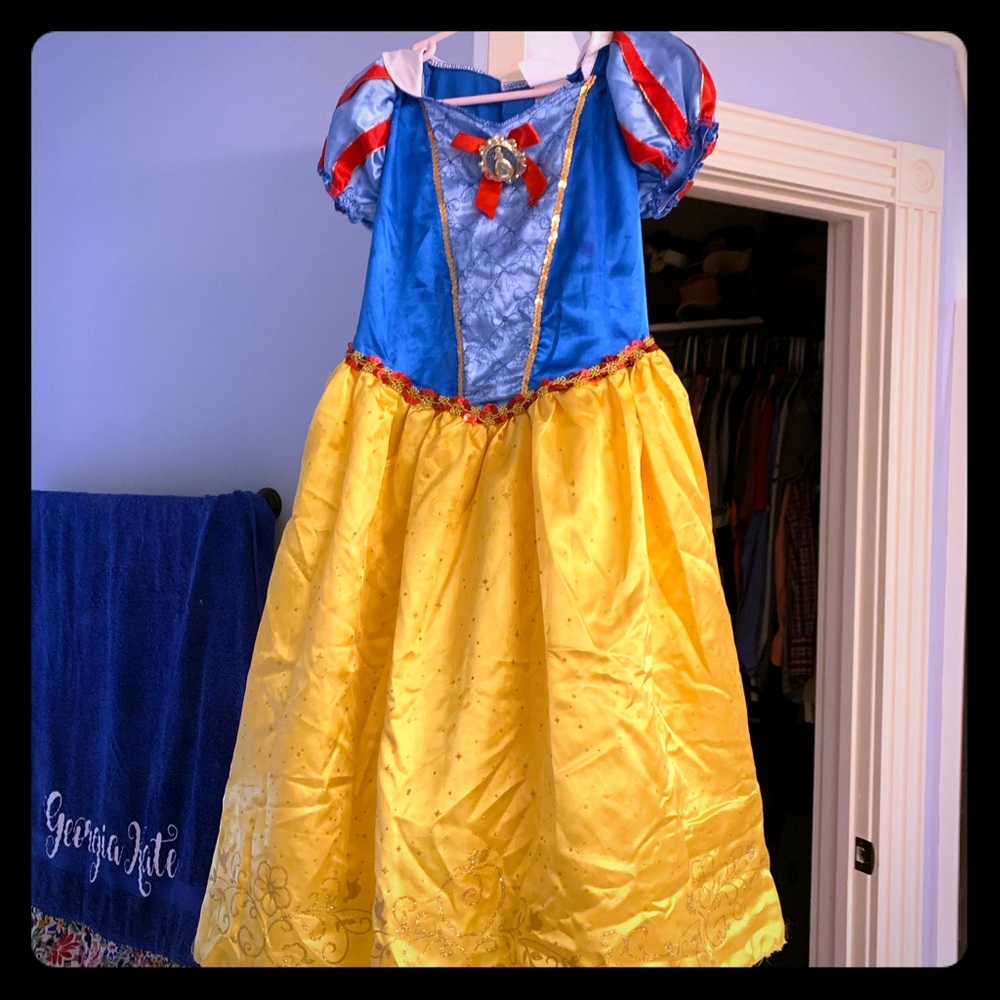 EUC Snow White Halloween Costume or Play Dress-Up